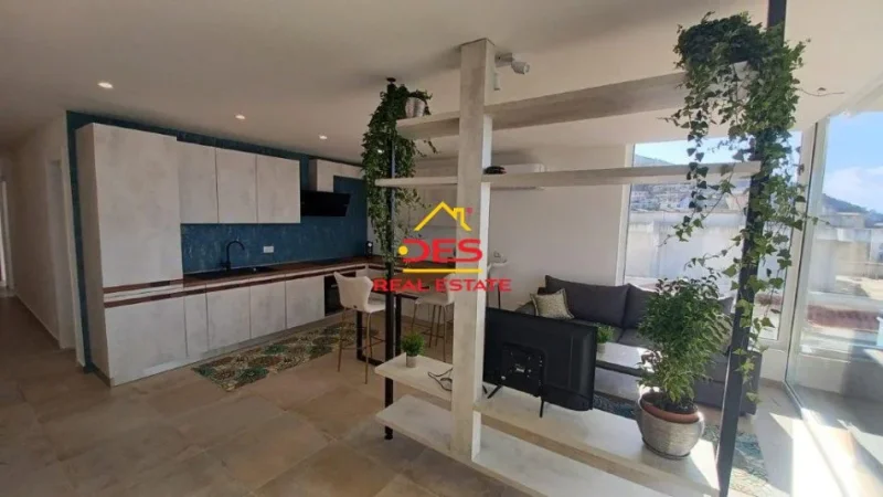 Vlore, shitet apartament+verande | Penthouse 2+1+Ballkon Kati 4, 140 m² 395.000 € (Rruga Dhimitër Konomi)