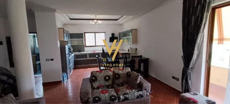 Tirane, jepet me qera apartament 3+1+Ballkon Kati 2, 170 m² 600 € (SHKOZE)