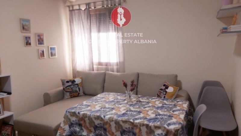 Tirane, jepet me qera apartament 1+1 Kati 1, 60 m² 600 € (Rruga Myslym Shyri)