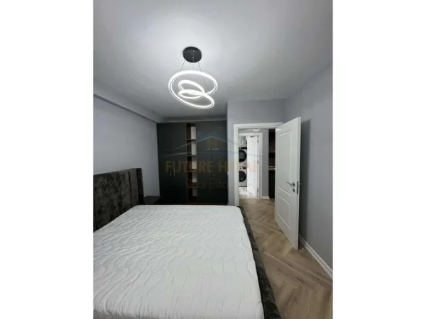 Tirane, jepet me qera apartament 1+1+Ballkon Kati 4, 90 m² 420 € 