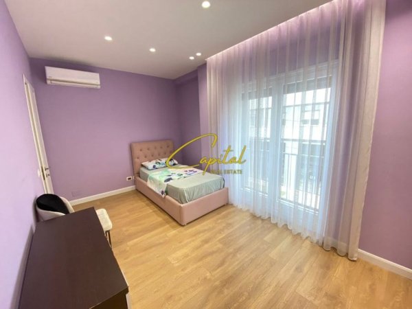 Tirane, jepet me qera apartament 2+1 Kati 1, 100 m² 800 € (SELVIA)