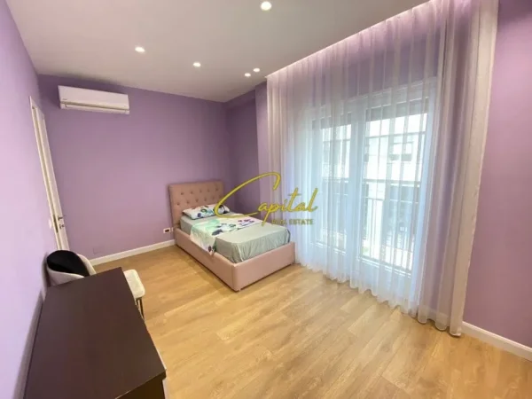 Tirane, jepet me qera apartament 2+1 Kati 1, 100 m² 800 € (SELVIA)