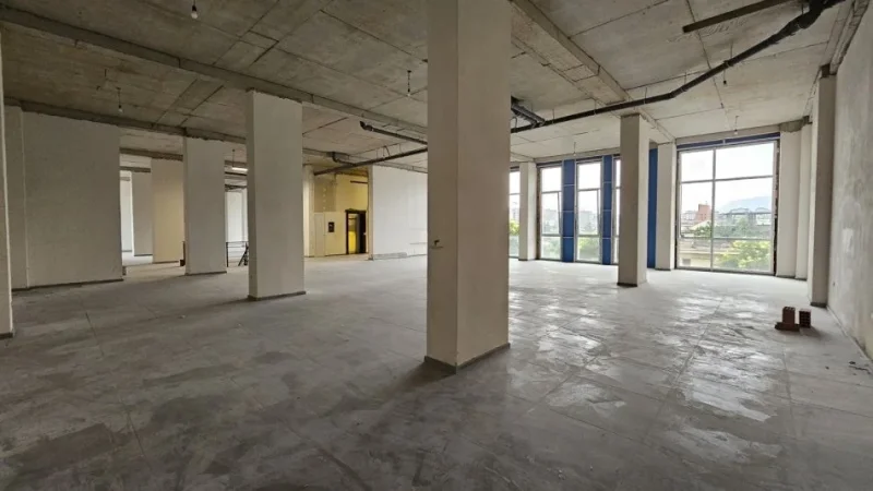Tirane, jepet me qera zyre Kati 1, 560 m² 5.600 € (BULEVARDI RI)