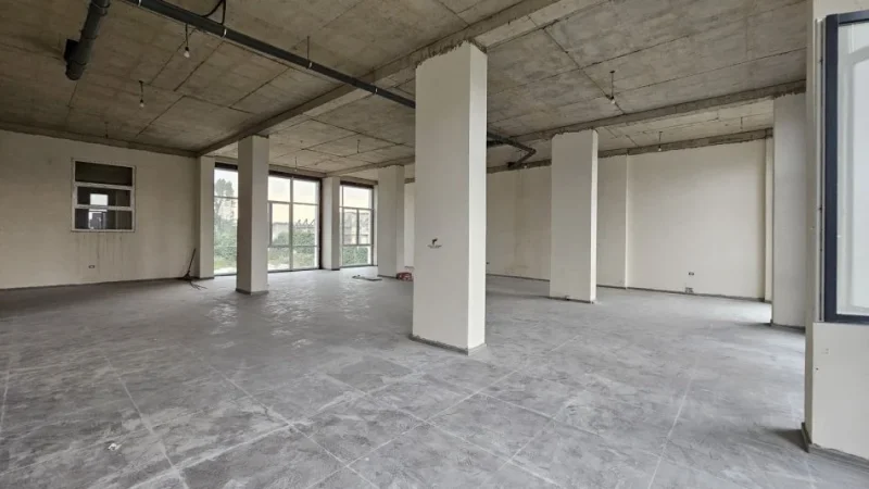 Tirane, jepet me qera zyre Kati 1, 560 m² 5.600 € (BULEVARDI RI)