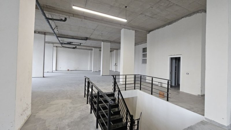 Tirane, jepet me qera zyre Kati 1, 560 m² 5.600 € (BULEVARDI RI)