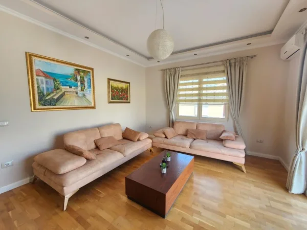 Tirane, shitet apartament 2+1+Ballkon Kati 5, 172 m² 330.000 € (Liqeni i Thate)