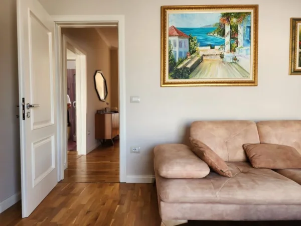 Tirane, shitet apartament 2+1+Ballkon Kati 5, 172 m² 330.000 € (Liqeni i Thate)