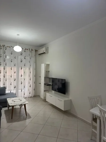 Tirane, jepet me qera apartament 2+1 Kati 2, 110 m² 600 € (kopshti botanik)