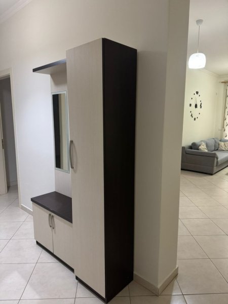 Tirane, jepet me qera apartament 2+1 Kati 2, 110 m² 600 € (kopshti botanik)