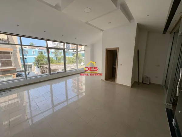 Vlore, shitet ambjent biznesi Kati 2, 33 m² 39.500 € (Rruga Sadik Zotaj)