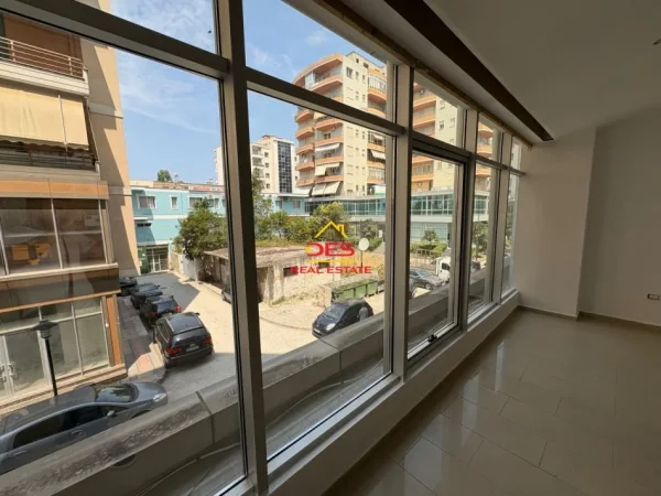 Vlore, shitet ambjent biznesi Kati 2, 33 m² 39.500 € (Rruga Sadik Zotaj)