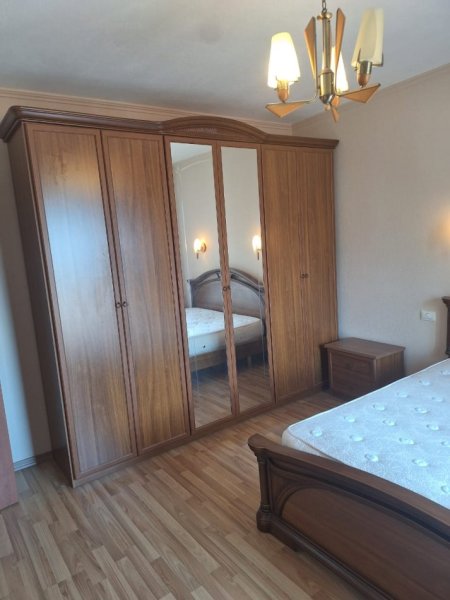 Tirane, jepet me qera apartament 2+1 Kati 4, 100 m² 400 € (Kinostudio)