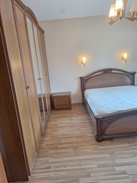 Tirane, jepet me qera apartament 2+1 Kati 4, 100 m² 400 € (Kinostudio)