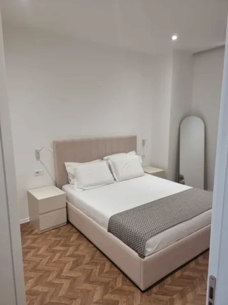 Tirane, jepet me qera apartament 1+1 Kati 3, 74 m² 1.200 € (rruga e kavajes)