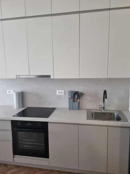 Tirane, jepet me qera apartament 1+1 Kati 3, 74 m² 1.200 € (rruga e kavajes)