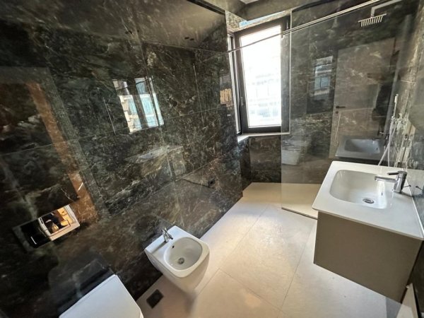 Tirane, jepet me qera apartament 2+1+2+Post Parkimi+Ballkon Kati 6, 130 m² 1.200 € (Selvia)