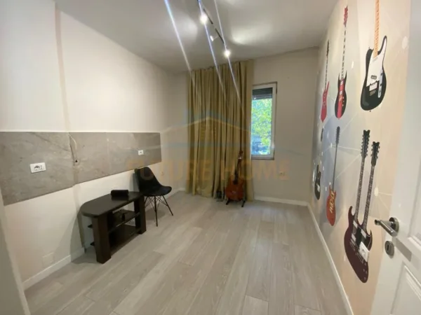 Tirane, jap me qera ambjent biznesi Kati 2, 92 m² 750 € 