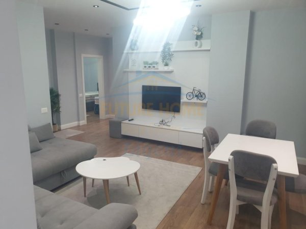 Tirane, jepet me qera apartament 2+1 Kati 1, 85 m² 725 € 