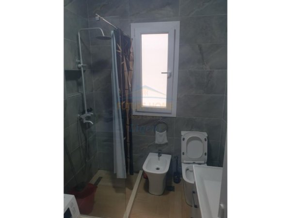 Tirane, jepet me qera apartament 2+1 Kati 1, 85 m² 725 € 