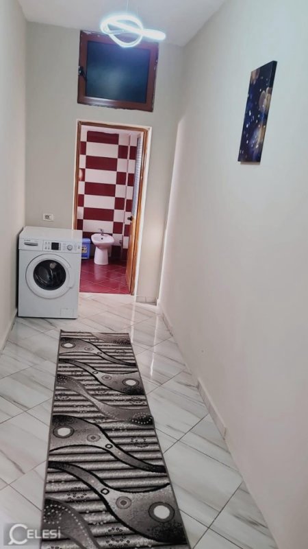 Tirane, jepet me qera apartament 1+1+Ballkon Kati 2, 55 m² 300 € (RRUGA 5MAJI)