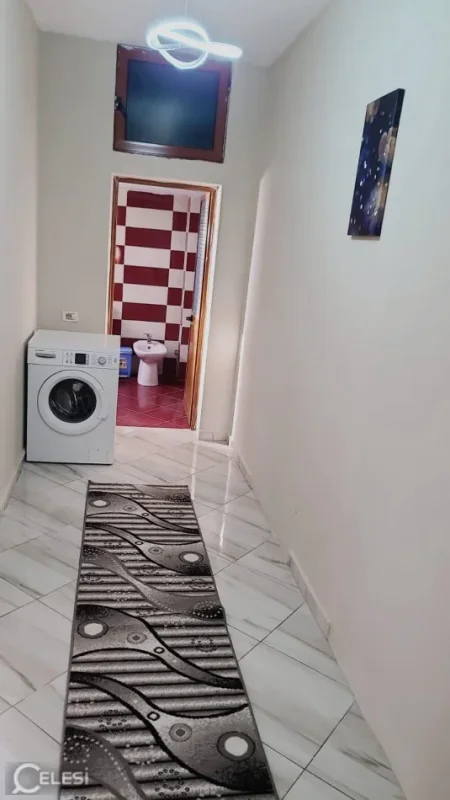 Tirane, jepet me qera apartament 1+1+Ballkon Kati 2, 55 m² 300 € (RRUGA 5MAJI)