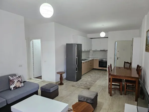 Tirane, jepet me qera apartament 2+1+Ballkon Kati 4, 92 m² 700 € (Kika 2)