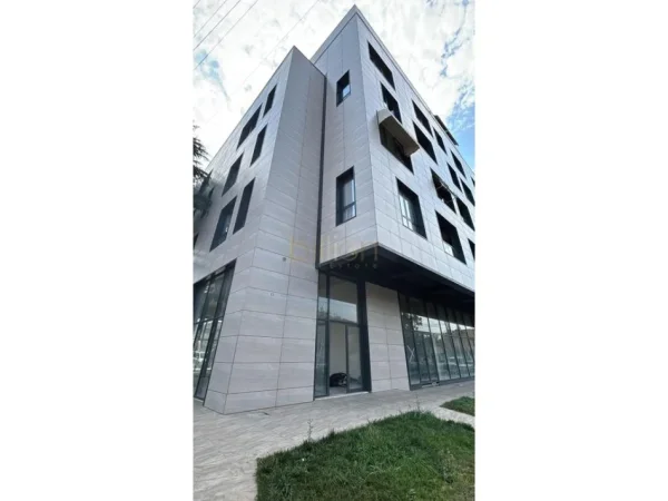 Tirane, jepet me qera , 93 m² 1.200 € (RRUGA RIZA CEROVA)