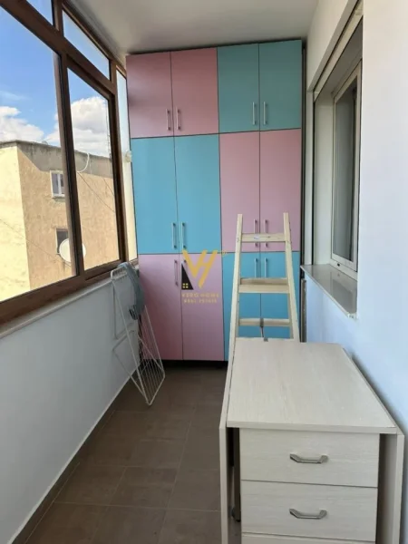 Tirane, jepet me qera apartament 2+1+Ballkon Kati 3, 120 m² 700 € (RRUGA E ELBASANIT)