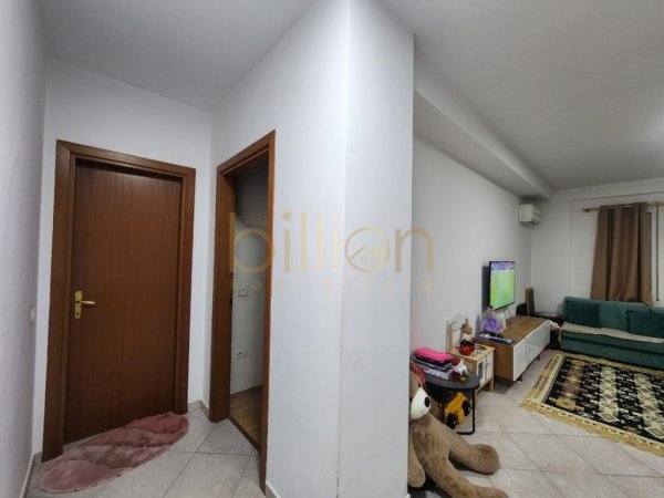 Tirane, jepet me qera 1+1 , 75 m² 500 € (ish Parku)
