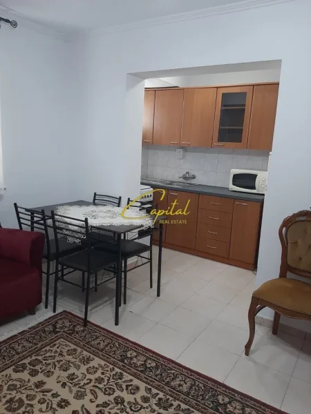 Tirane, jepet me qera apartament 2+1 Kati 3, 75 m² 600 € (ISH BLLOKU)