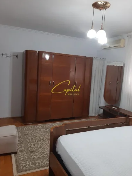 Tirane, jepet me qera apartament 2+1 Kati 3, 75 m² 600 € (ISH BLLOKU)