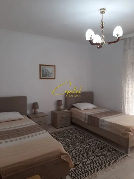 Tirane, jepet me qera apartament 2+1 Kati 3, 75 m² 600 € (ISH BLLOKU)