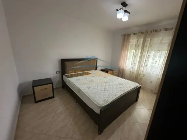 Tirane, jepet me qera 2+1 Kati 1, 103 m² 450 € 