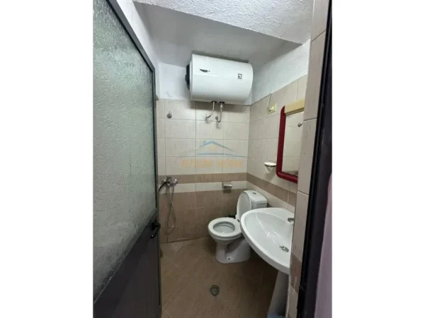 Tirane, jepet me qera 2+1 Kati 1, 103 m² 450 € 