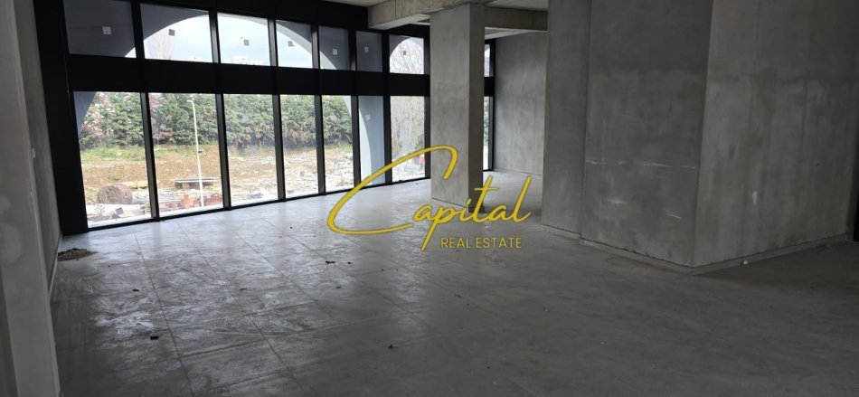 Tirane, jepet me qera ambjent biznesi Kati 0, 127 m² 1.270 € (ASTIR)