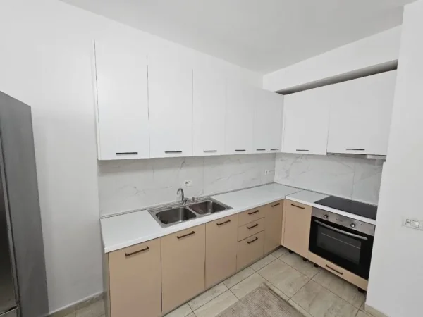 Tirane, jepet me qera apartament 2+1 , 90 m² 700 € 