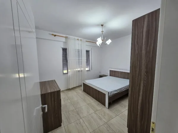 Tirane, jepet me qera apartament 2+1 , 90 m² 700 € 