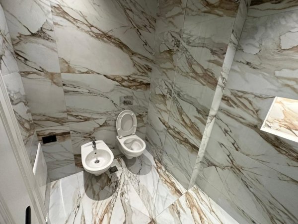 Tirane, jepet me qera apartament 2+1 Kati 6, 130 m² 1.200 € 