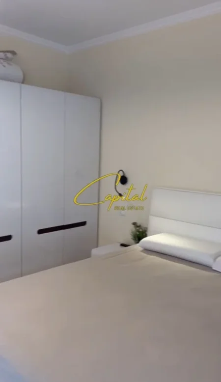 Vlore, jepet me qera apartament 2+1 Kati 8, 100 m² 1.000 € (VLORE)