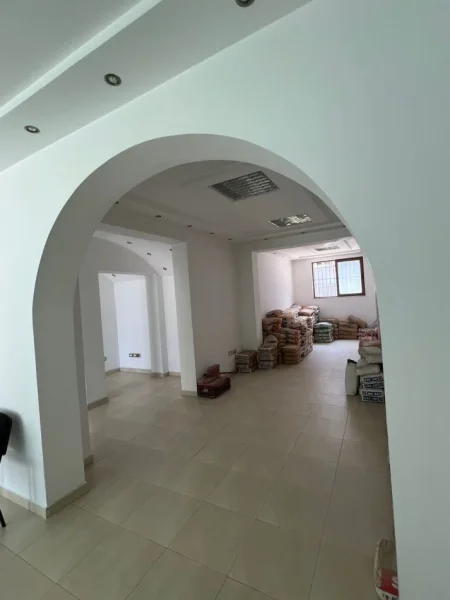 Tirane, shitet ambjent biznesi Kati 0, 104 m² 350.000 € (Tek Profarma, Rr Xhamfize Keko)