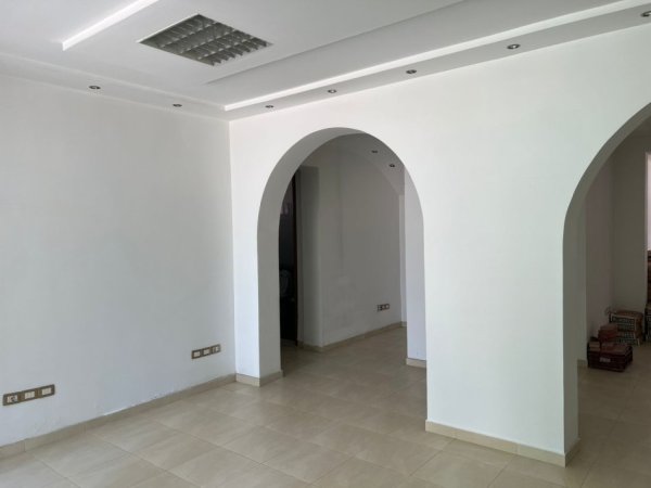 Tirane, shitet ambjent biznesi Kati 0, 104 m² 350.000 € (Tek Profarma, Rr Xhamfize Keko)