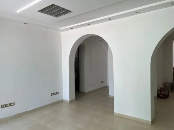 Tirane, shitet ambjent biznesi Kati 0, 104 m² 350.000 € (Tek Profarma, Rr Xhamfize Keko)