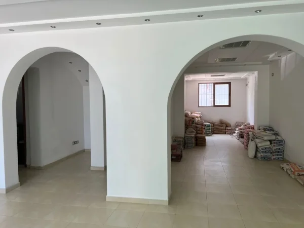 Tirane, shitet ambjent biznesi Kati 0, 104 m² 350.000 € (Tek Profarma, Rr Xhamfize Keko)