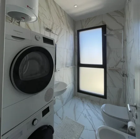 Tirane, jepet me qera apartament 2+1+Ballkon Kati 9, 1.500 m² 1.500 € 