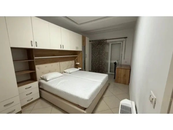 Tirane, jepet me qera apartament 2+1 Kati 4, 110 m² 700 € (Zogu Zi)