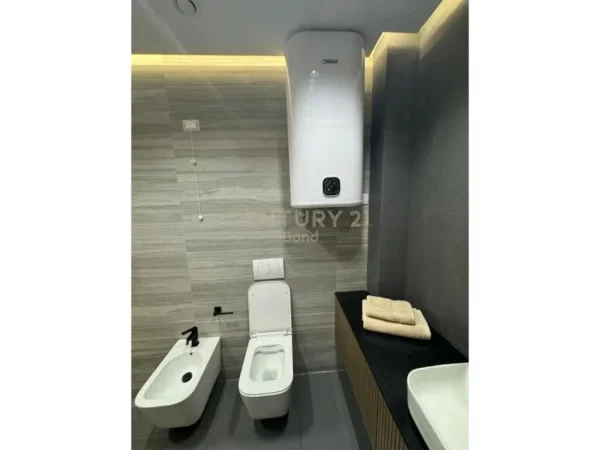 Tirane, jepet me qera apartament 2+1 Kati 11, 126 m² 1.700 € (Lake View)
