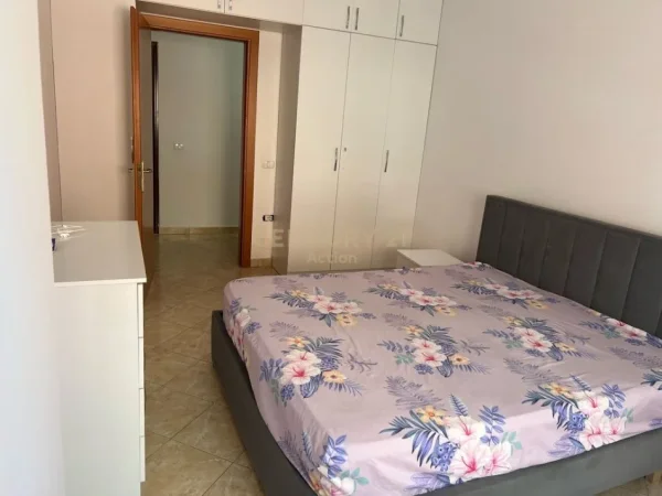 Tirane, jepet me qera apartament 2+1 Kati 4, 107 m² 420 € (Rruga Loni Ligori)