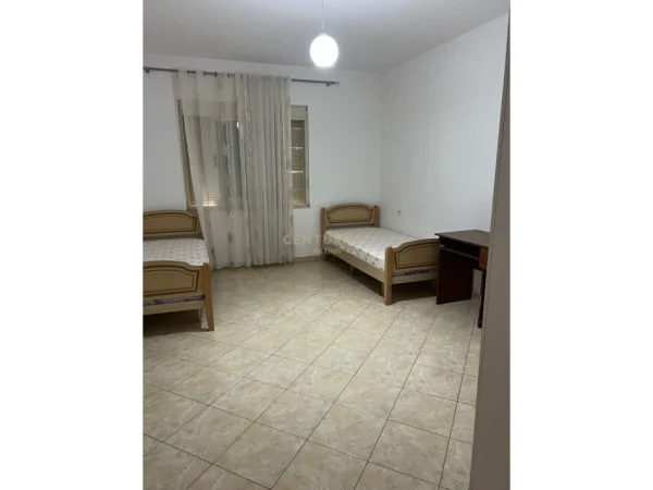 Tirane, jepet me qera apartament 2+1 Kati 4, 107 m² 420 € (Rruga Loni Ligori)