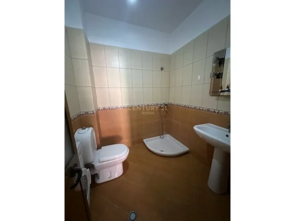 Tirane, jepet me qera apartament 2+1 Kati 4, 107 m² 420 € (Rruga Loni Ligori)