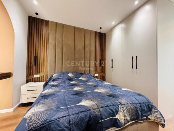 Tirane, jepet me qera apartament 2+1 Kati 2, 90 m² 1.100 € (Garda)